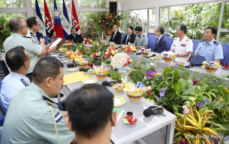 Daniel y Rosario otorgan orden "Ejército de Nicaragua” a Ministro de Defensa de Taiwán