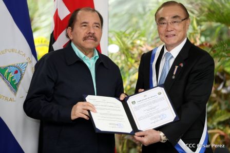 Daniel y Rosario otorgan orden "Ejército de Nicaragua” a Ministro de Defensa de Taiwán