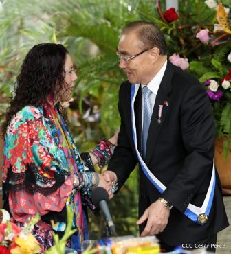 Daniel y Rosario otorgan orden "Ejército de Nicaragua” a Ministro de Defensa de Taiwán