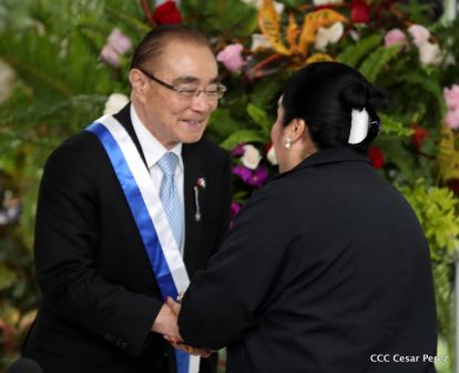 Daniel y Rosario otorgan orden "Ejército de Nicaragua” a Ministro de Defensa de Taiwán