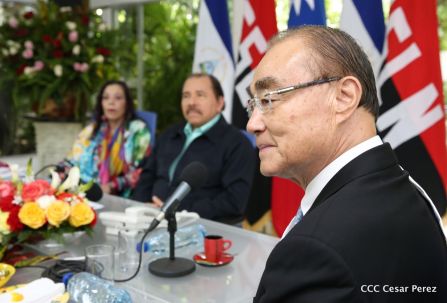 Daniel y Rosario otorgan orden "Ejército de Nicaragua” a Ministro de Defensa de Taiwán