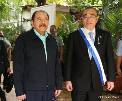 Daniel y Rosario otorgan orden "Ejército de Nicaragua” a Ministro de Defensa de Taiwán