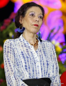 Antorcha Centroamericana es recibida por Daniel y Rosario