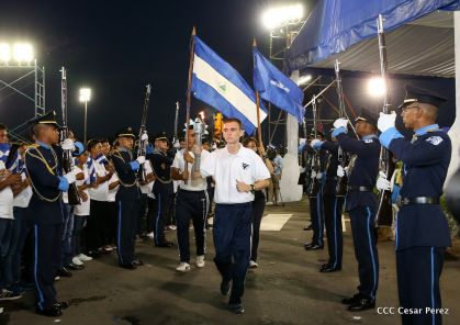 Antorcha Centroamericana es recibida por Daniel y Rosario