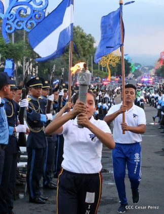 Antorcha Centroamericana es recibida por Daniel y Rosario