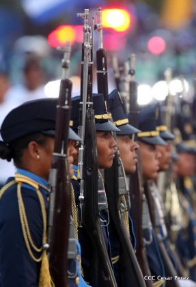 Antorcha Centroamericana es recibida por Daniel y Rosario