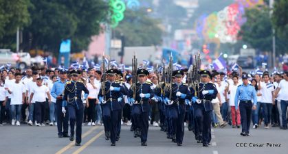 Antorcha Centroamericana es recibida por Daniel y Rosario