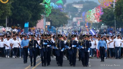 Antorcha Centroamericana es recibida por Daniel y Rosario