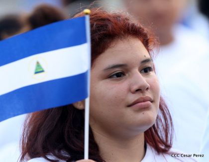 Antorcha Centroamericana es recibida por Daniel y Rosario