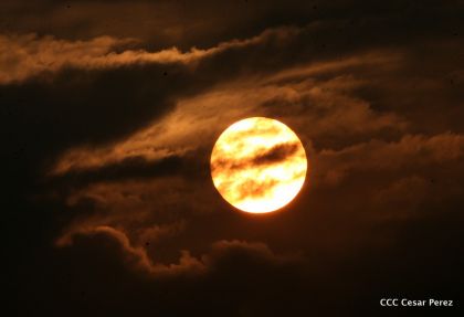 Antorcha Centroamericana es recibida por Daniel y Rosario
