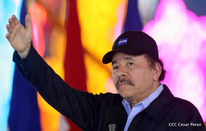 Antorcha Centroamericana es recibida por Daniel y Rosario