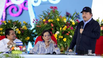 Antorcha Centroamericana es recibida por Daniel y Rosario