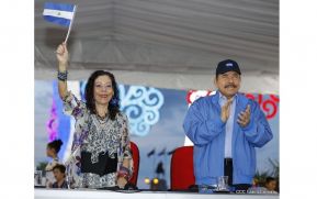 Desfile en saludo a las Fiestas Patrias