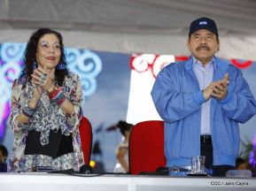Desfile en saludo a las Fiestas Patrias