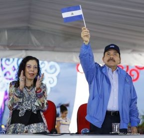 Desfile en saludo a las Fiestas Patrias