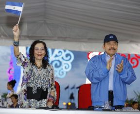 Desfile en saludo a las Fiestas Patrias