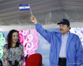 Desfile en saludo a las Fiestas Patrias