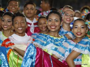 Desfile en saludo a las Fiestas Patrias