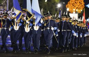 Desfile en saludo a las Fiestas Patrias