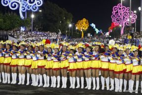 Desfile en saludo a las Fiestas Patrias