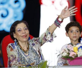 Desfile en saludo a las Fiestas Patrias