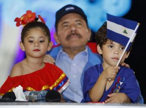 Desfile en saludo a las Fiestas Patrias