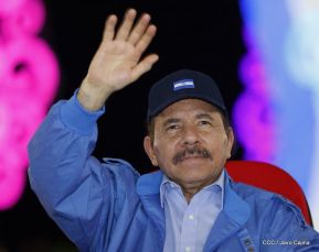 Desfile en saludo a las Fiestas Patrias