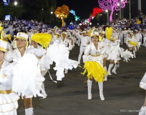 Desfile en saludo a las Fiestas Patrias