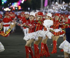 Desfile en saludo a las Fiestas Patrias