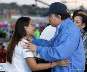 Desfile en saludo a las Fiestas Patrias