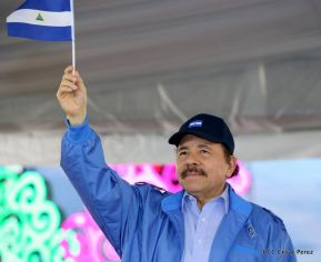 Desfile en saludo a las Fiestas Patrias
