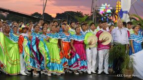Desfile en saludo a las Fiestas Patrias