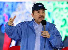 Desfile en saludo a las Fiestas Patrias