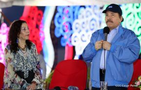 Desfile en saludo a las Fiestas Patrias