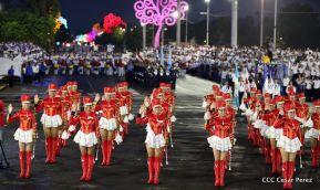 Desfile en saludo a las Fiestas Patrias