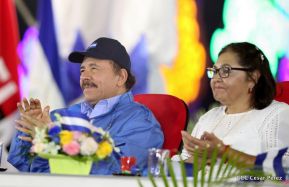 Desfile en saludo a las Fiestas Patrias