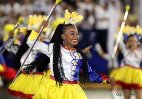 Desfile en saludo a las Fiestas Patrias
