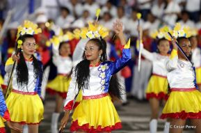Desfile en saludo a las Fiestas Patrias