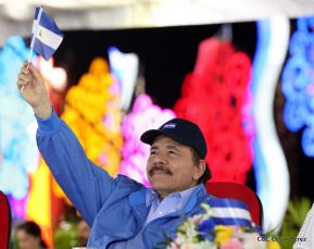 Desfile en saludo a las Fiestas Patrias