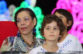 Desfile en saludo a las Fiestas Patrias