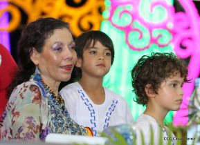Desfile en saludo a las Fiestas Patrias