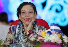 Desfile en saludo a las Fiestas Patrias