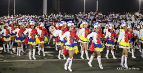 Desfile en saludo a las Fiestas Patrias
