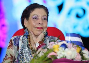 Desfile en saludo a las Fiestas Patrias