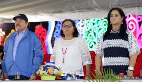 Desfile en saludo a las Fiestas Patrias