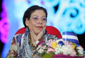 Desfile en saludo a las Fiestas Patrias