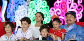 Desfile en saludo a las Fiestas Patrias