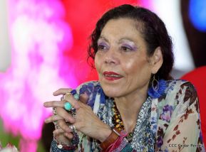 Desfile en saludo a las Fiestas Patrias