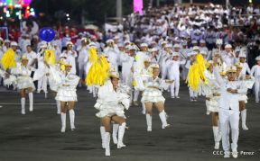 Desfile en saludo a las Fiestas Patrias