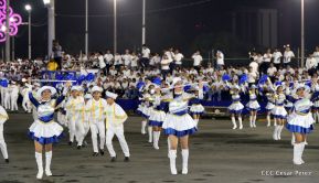 Desfile en saludo a las Fiestas Patrias
